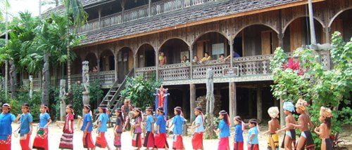 Mancong_Long_House_Dayak_Tribe_East_Borneo_Indonesia
