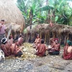Burning_Stone_Party_Dani_Tribe_Wanema_Papua_Indonesia