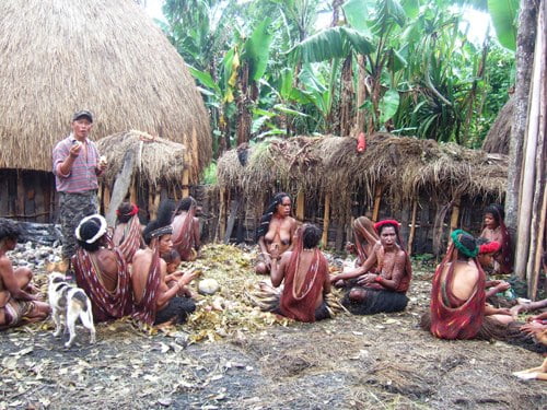 Burning_Stone_Party_Dani_Tribe_Wanema_Papua_Indonesia