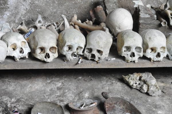 Cigarette_Offerings_for_the_Dead-Toraja