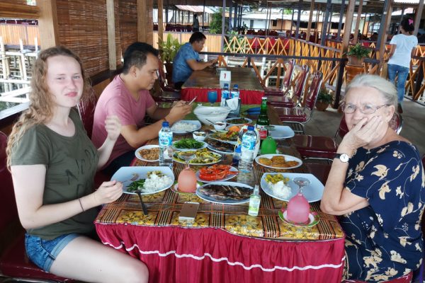Lunch_Astomi_Restaurant_Tondano_Lake_North_Sulawesi