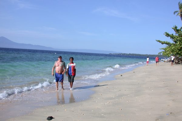 Sightseeing_Siladen_Island_Bunaken_Marine_Park_North_Sulawesi_Indonesia