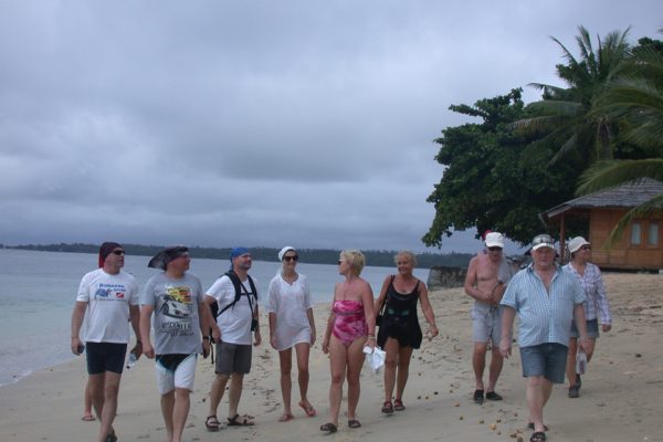 Sightseeing_Siladen_Island_Bunaken_Marine_Park_North_Sulawesi