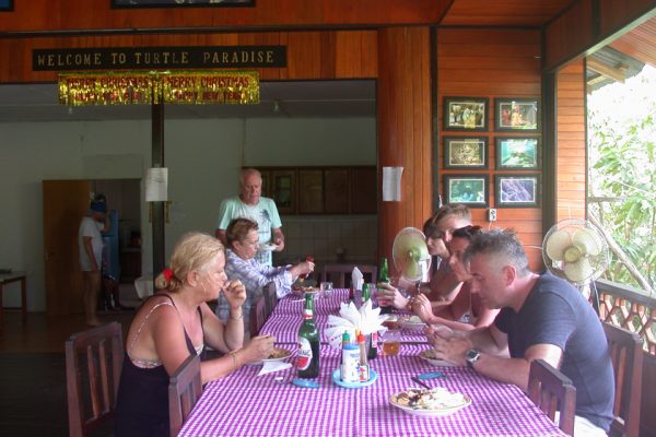Lunch_Daniel_Resort_Bunaken_Marine_Park_North_Sulawesi